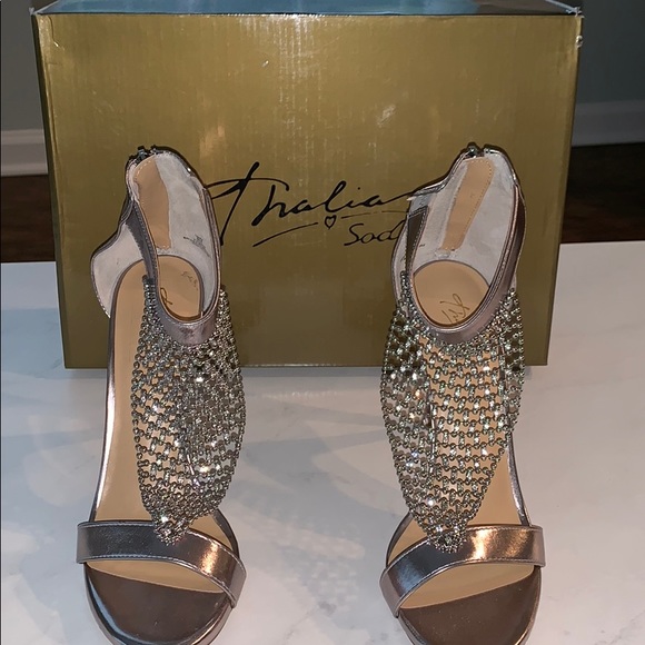 Silver Metallic Heels By Thalia Sodi 9M - Picture 2 of 4